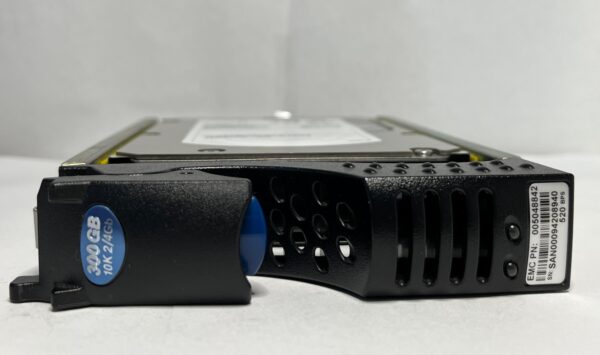 HD EMC 300GB 10K 3,5 FC 2/4GBPs 005048842 - Imagem 2