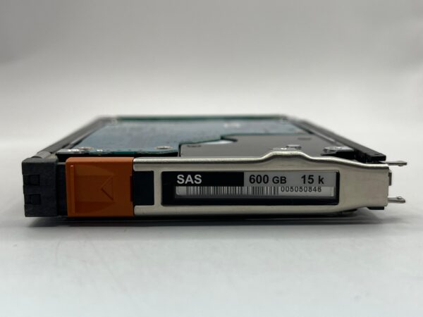 HD EMC 600GB 15K 2,5 SAS 6GB 005050846 - Imagem 2