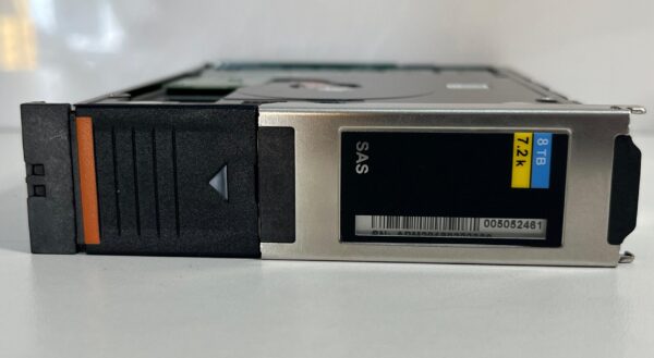HD EMC 8TB 7.2K 3.5 SAS 6GBPs 005052461 - Imagem 2